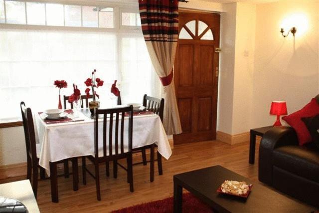 Robertsbridge Retreat At Cornhill Self Catering Apartments Δωμάτιο φωτογραφία